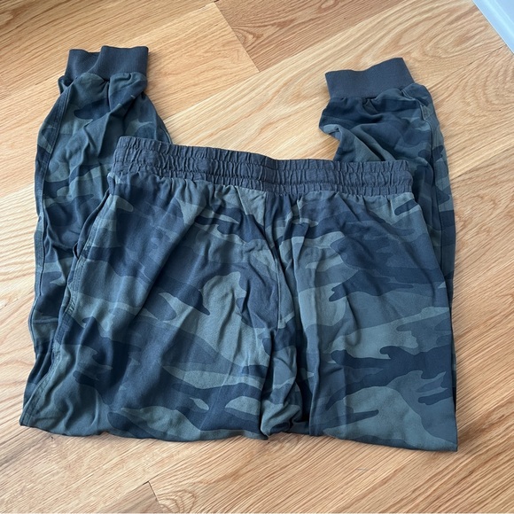 Splendid Camo Joggers - Picture 3 of 4